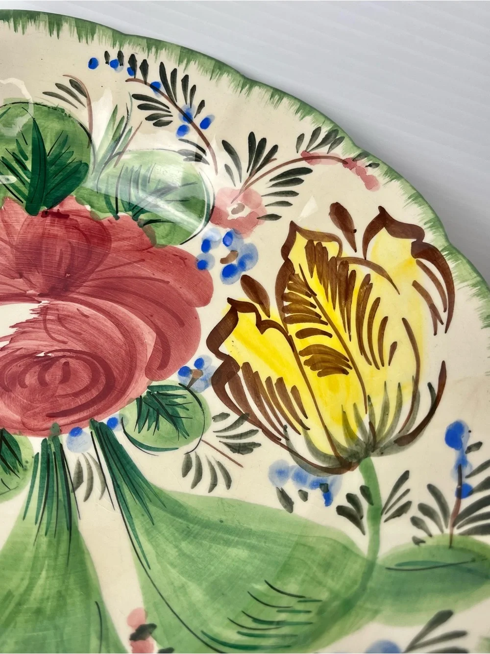 Nove Rose Hand Painted Italian Majolica Serving Bowl 11.5”